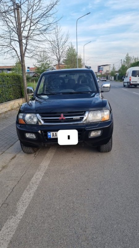 Shitet mitsubishi pajero