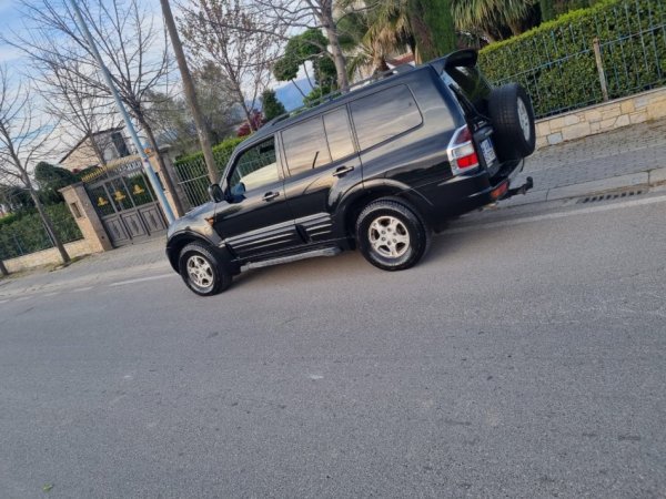 Shitet mitsubishi pajero