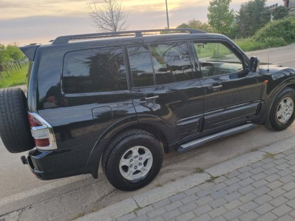 Shitet mitsubishi pajero