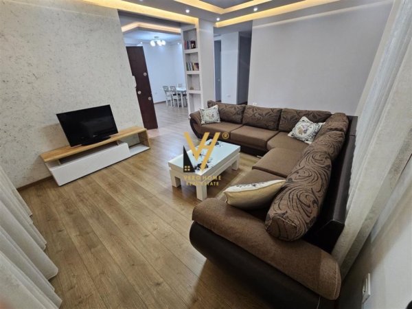 JEPET APARTAMENT 2+1+2+BLK ME QERA TE KODRA E PRIFTIT, PORCELAN 500 EURO