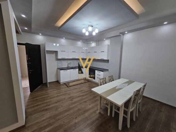 JEPET APARTAMENT 2+1+2+BLK ME QERA TE KODRA E PRIFTIT, PORCELAN 500 EURO