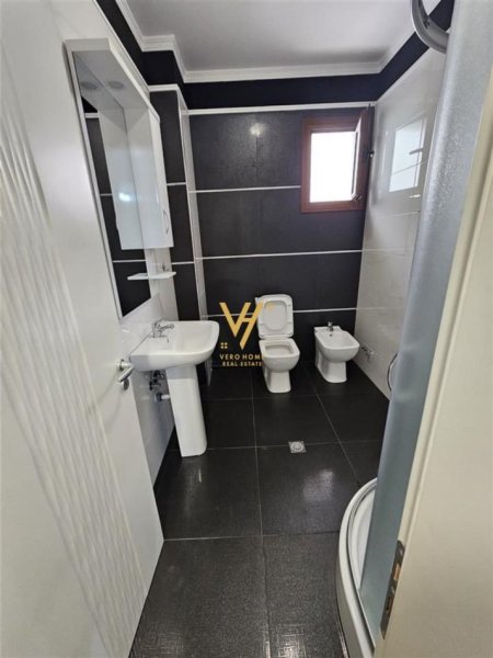 JEPET APARTAMENT 2+1+2+BLK ME QERA TE KODRA E PRIFTIT, PORCELAN 500 EURO