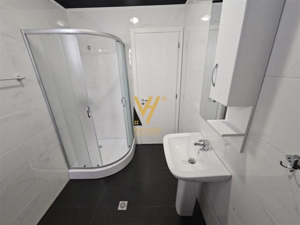 JEPET APARTAMENT 2+1+2+BLK ME QERA TE KODRA E PRIFTIT, PORCELAN 500 EURO