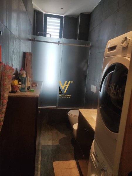 JEPET APARTAMENT 2+1+2+BLK ME QERA TE RRUGA E BARRIKADAVE 1.000 EURO