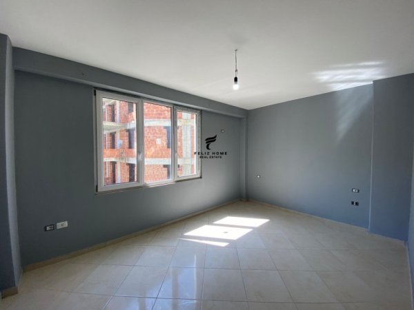 APARTAMENT ME QERA,KOPSHTI BOTANIK,400 EURO.
