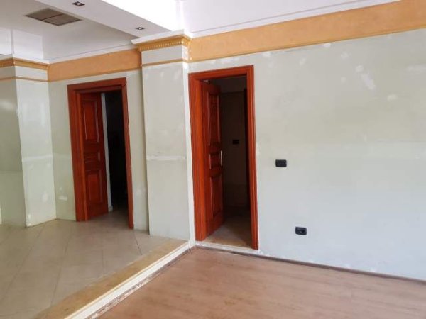 Elbasan, shitet ambjent biznesi 100 m² 400.000 Euro