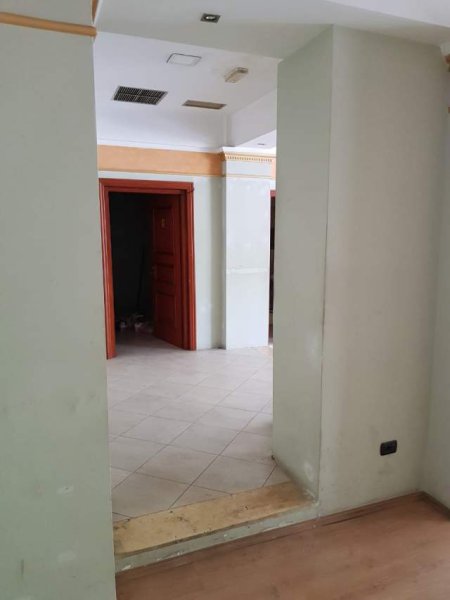 Elbasan, shitet ambjent biznesi 100 m² 400.000 Euro