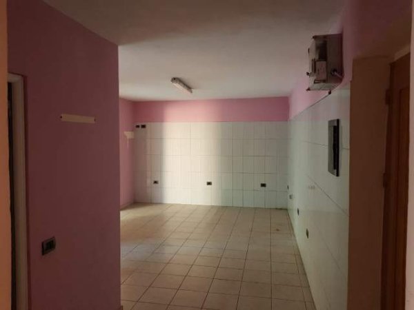 Elbasan, shitet ambjent biznesi 50 m² 73.000 Euro