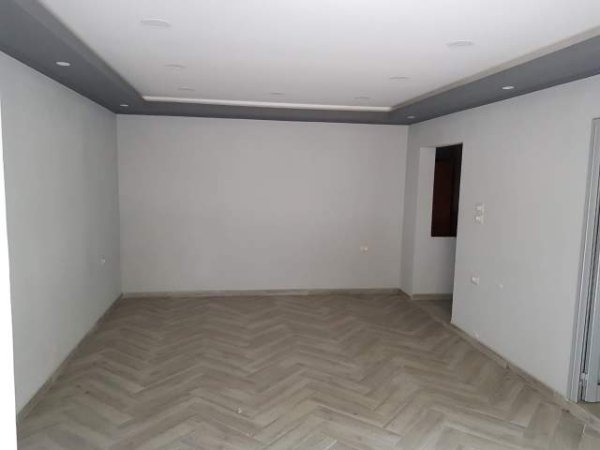 Elbasan, shes dyqan 53 m² 60,000 € / Total.