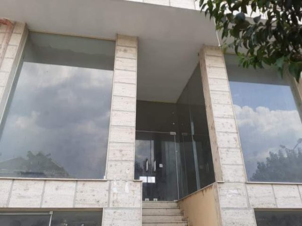 Elbasan, shitet ambjent biznesi 124 m² 1.000 Euro/m2