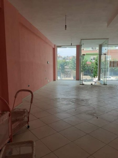 Elbasan, shitet ambjent biznesi 124 m² 1.000 Euro/m2
