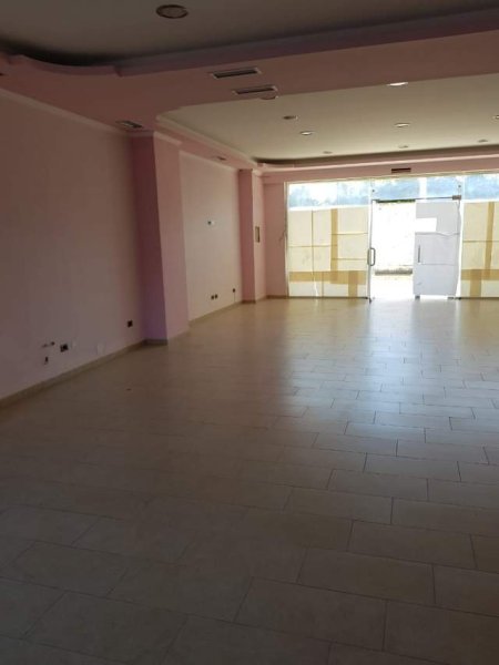 Elbasan, shitet dyqan 117 m² 100.000 Euro