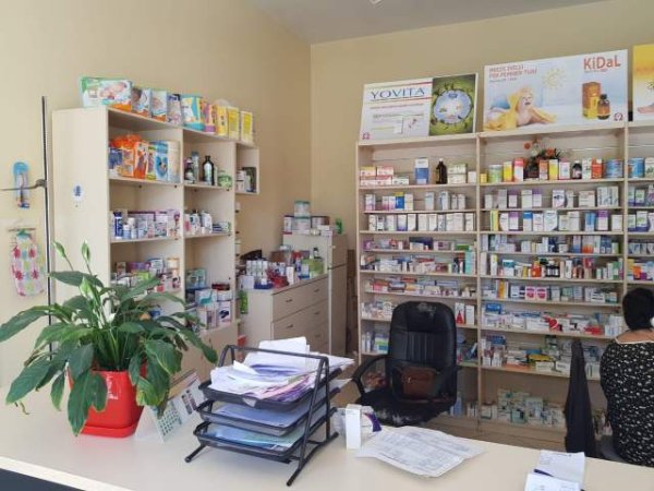 Elbasan, shitet dyqan 40 m² 80.000 Euro