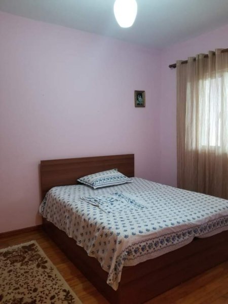 Elbasan, jepet me qera apartament 100 m² 20.000 Leke