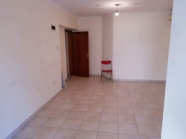 Elbasan, shitet ambjent biznesi 56 m² 1.300 Euro/m2