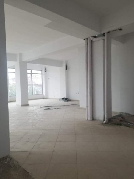 Elbasan, shitet ambjent biznesi 300 m² 160.000 Euro