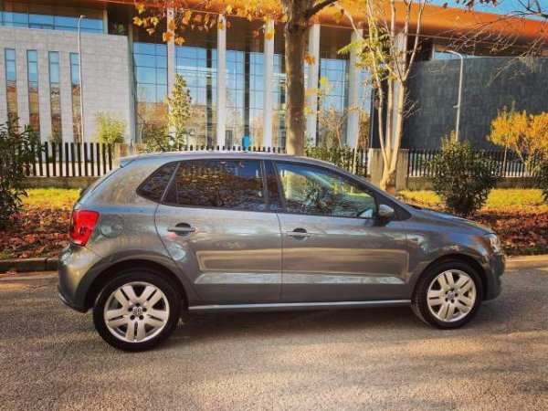 Tirane, shes makine Volkswagen Polo Viti 2013, 7.000 Euro