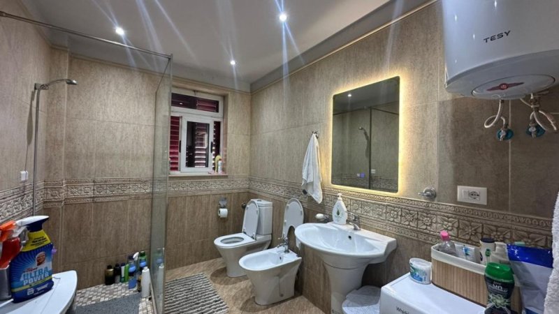 Shitet, Apartament 3+1+2 , Rruga Xhanfize Keko, Tiranë - 230000€ | 181.8 m²