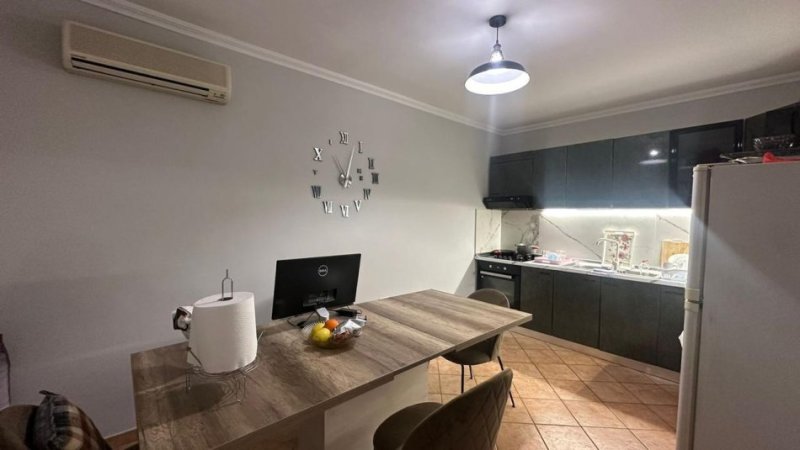Shitet, Apartament 3+1+2 , Rruga Xhanfize Keko, Tiranë - 230000€ | 181.8 m²