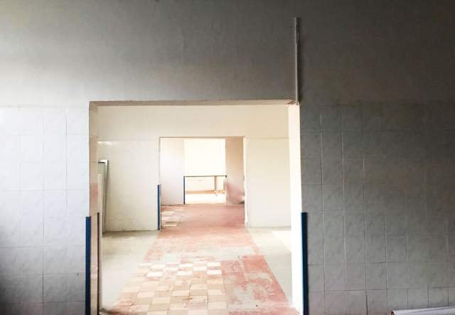 Tirane, shitet magazine 220 m² 240.000 Euro