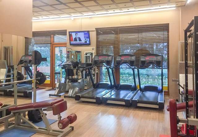 Tirane, shitet dyqan 104 m² 250.000 Euro