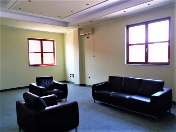 Tirane, shitet ambjent biznesi 3.120 m² 2.200.000 Euro