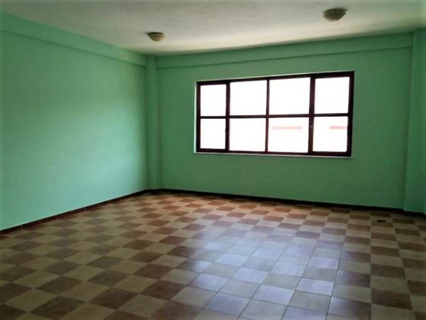 Tirane, shitet ambjent biznesi 3.120 m² 2.200.000 Euro