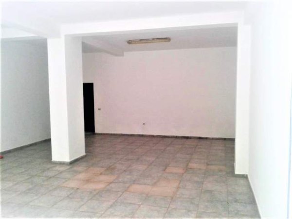Tirane, shitet dyqan 65 m² 110.500 Euro