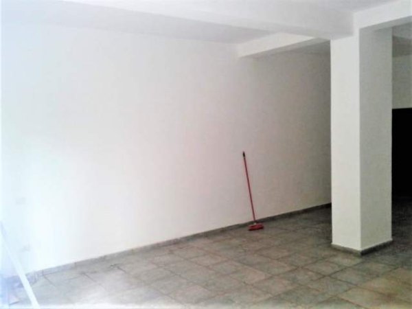 Tirane, shitet dyqan 65 m² 110.500 Euro