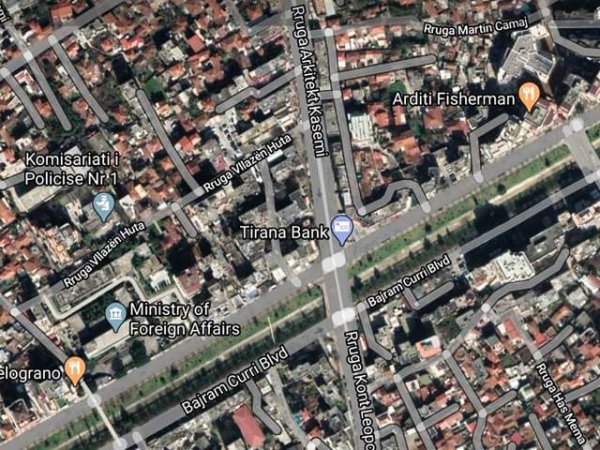 Tirane, shitet dyqan 200 m² 120.000 Euro
