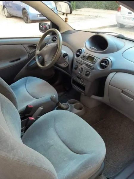 Tirane, shes makine Toyota Yaris Viti 2000, 1.200 Euro