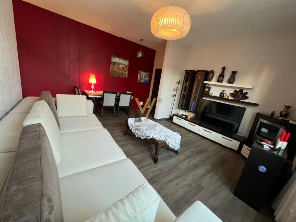 JEPET APARTAMENT 2+1 ME QERA TE GARDA, BLLOKU 800 EURO
