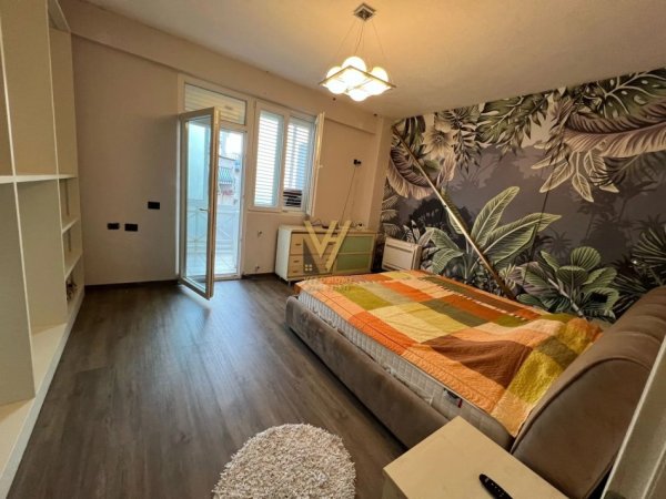 JEPET APARTAMENT 2+1 ME QERA TE GARDA, BLLOKU 800 EURO