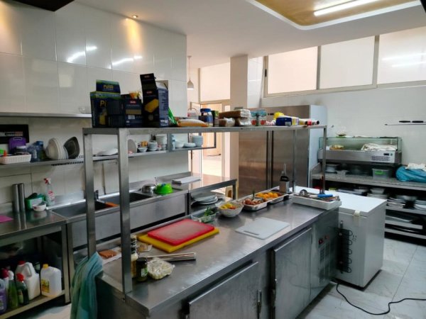 Bar-Restorant në shitje, Qerret