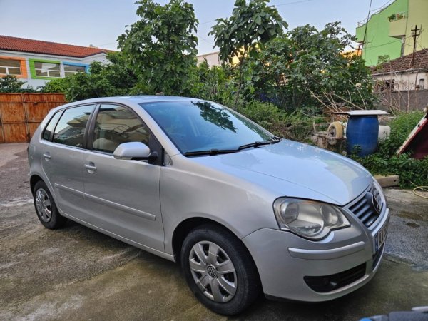 POLO 1.2  viti 2009 ,benzin gaz, shume ekonomike 210.000 km origjinale, me letra per nje vit te paguara.