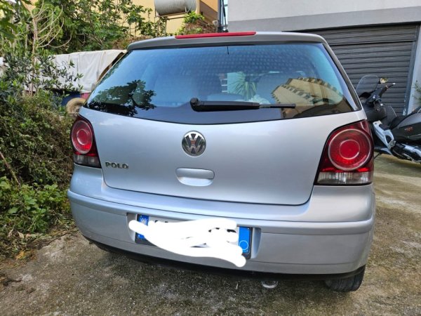 POLO 1.2  viti 2009 ,benzin gaz, shume ekonomike 210.000 km origjinale, me letra per nje vit te paguara.