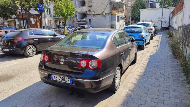 Tirane, shes makine Passat 1.9 Viti 2008, 4.900 Euro