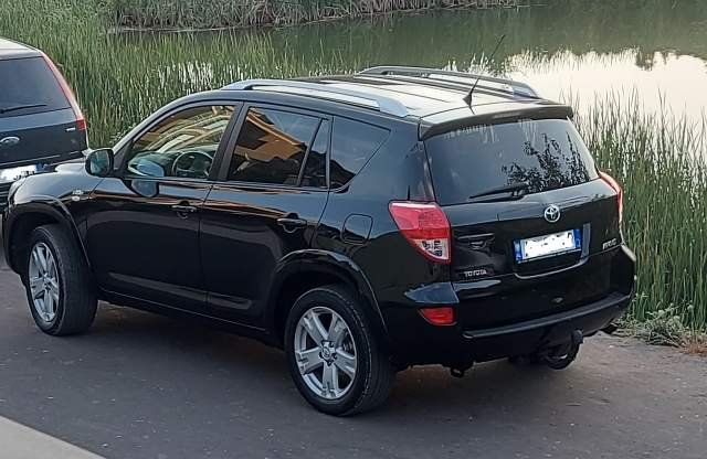 Tirane, shitet  Toyota RAV4 Manual Viti 2006 2.2 Diesel , 6.900 Euro
