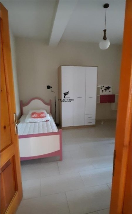 Tirane, jepet me qera Vile 3 Katshe, Kati 2, 400 m2 1,300 € (DON BOSKO)