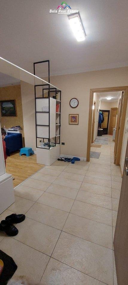 Tirane, shitet apartament 2+1, Kati 3, 152 m2 205,000 € (komuna e parisit)