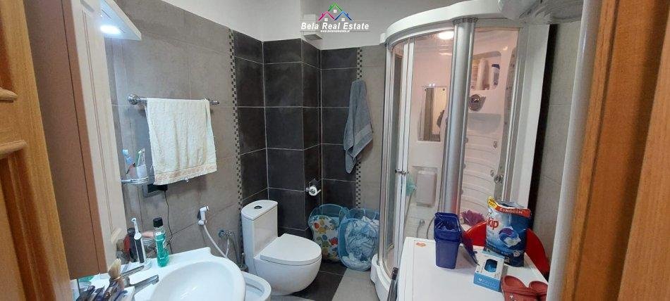 Tirane, shitet apartament 2+1, Kati 3, 152 m2 205,000 € (komuna e parisit)