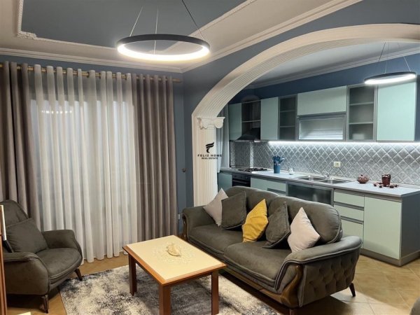 Tirane, jepet me qera apartament 2+1, Kati 7, 70 m2 500 € (RRUGA 5 MAJI)