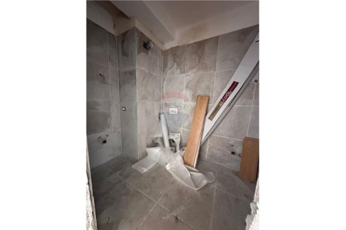Tirane, shitet apartament 2+1+Ballkon, Kati 8, 85 m2 84,000 € (SHESIM APARTAMENT 2+1 TEK UNIVERS CITY!)