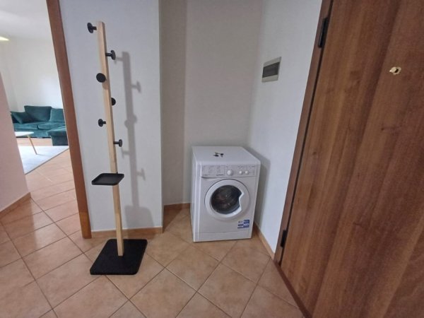Tirane, jepet me qera apartament 2+1, Kati 9, 103 m2 750 € (Rruga e Elbasanit)