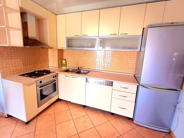 Tirane, jepet me qera apartament 2+1, Kati 9, 103 m2 750 € (Rruga e Elbasanit)
