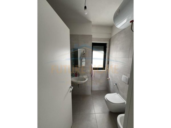 Tirane, shitet apartament , Kati 5, 134 m2 214400 € (UNAZA E RE)