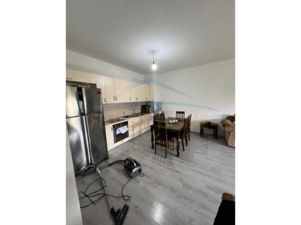 Tirane, shitet apartament , Kati 5, 134 m2 214400 € (UNAZA E RE)