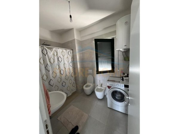 Tirane, shitet apartament , Kati 5, 134 m2 214400 € (UNAZA E RE)