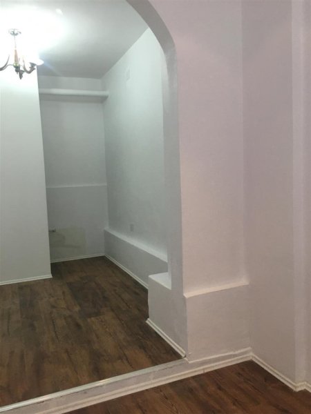 Tirane, jepet me qera ambjent biznesi Kati 0, 25 m² 390 Euro (Mine Peza)