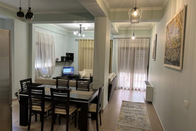 Tirane, jepet me qera apartament 2+1, Kati 2, 95 m2 600 € (Liqeni i Thate)
